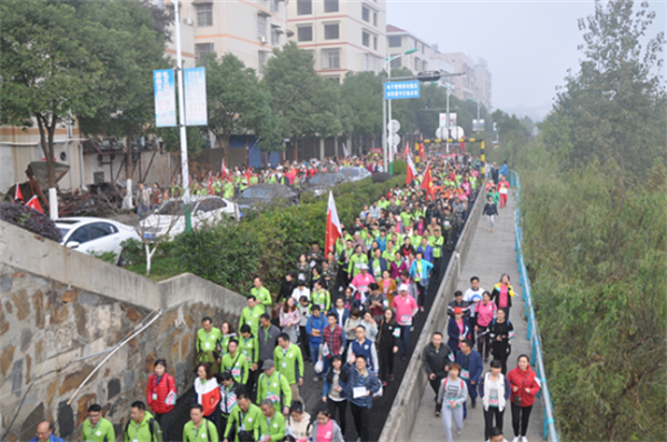 平江县举行第四届毅行活动 7000余人开启徒步